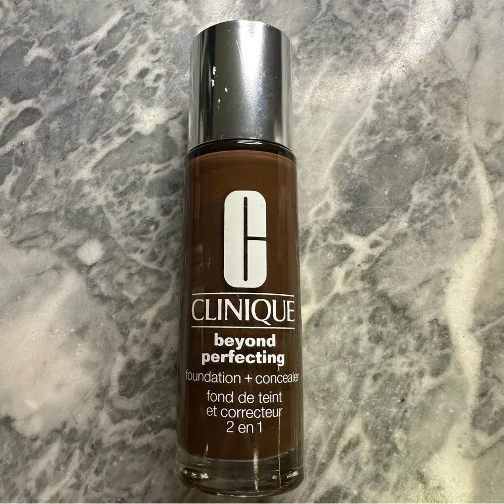 Clinique Beyond Perfecting‎ Foundation Truffle